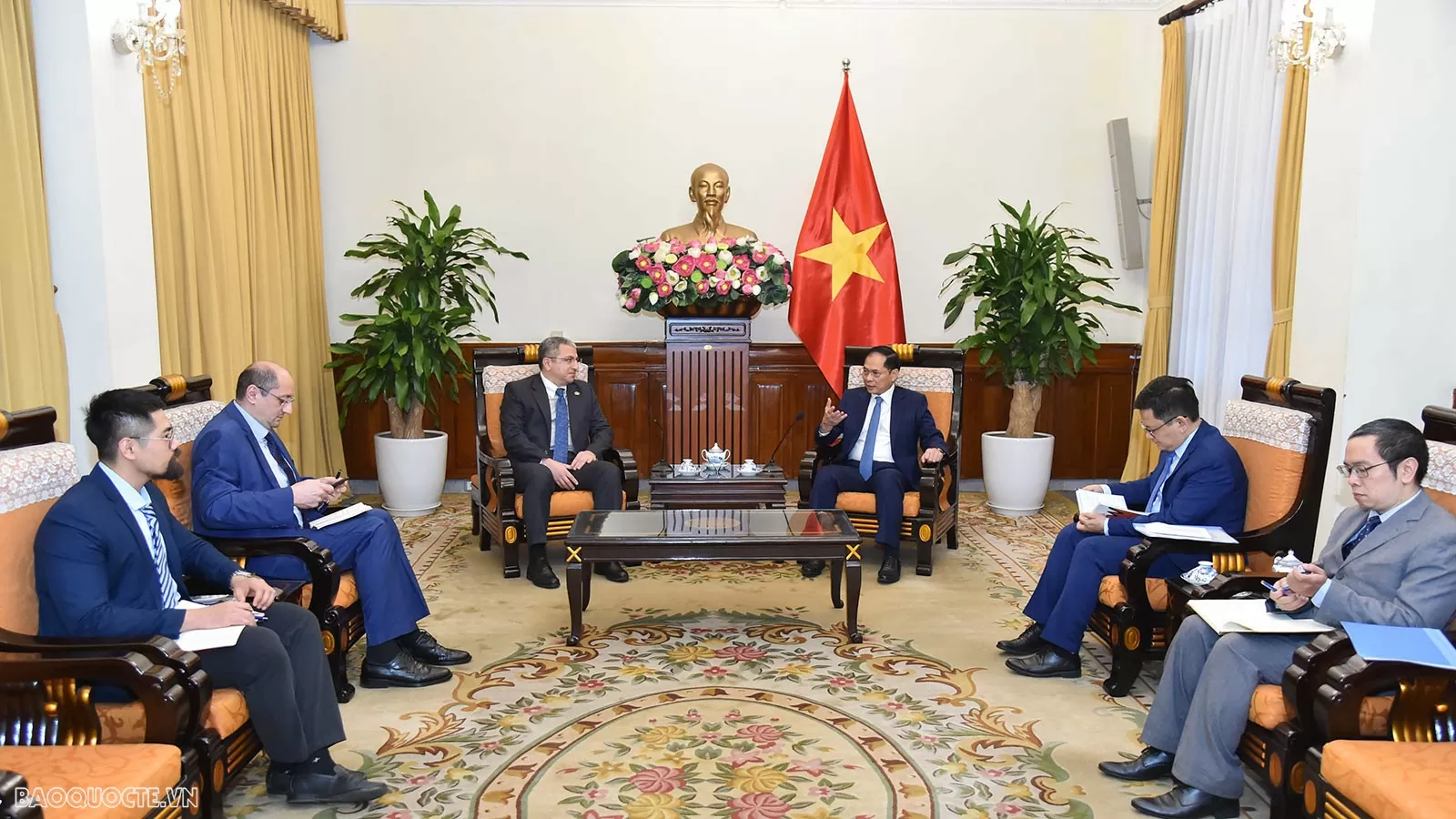 Phó Thủ tướng Bùi Thanh Sơn đề nghị Đại sứ Azerbaijan thúc đẩy hợp tác giao thông vận tải đường không và đường sắt liên quốc gia Phó Thủ tướng Bùi Thanh Sơn đề nghị Đại sứ Azerbaijan thúc đẩy hợp tác giao thông vận tải đường không và đường sắt liên quốc gia