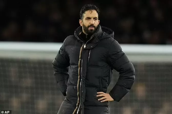 HLV Amorim đang trên đường tìm kiếm đội hình tốt nhất cho MU. HLV Amorim đang trên đường tìm kiếm đội hình tốt nhất cho MU.