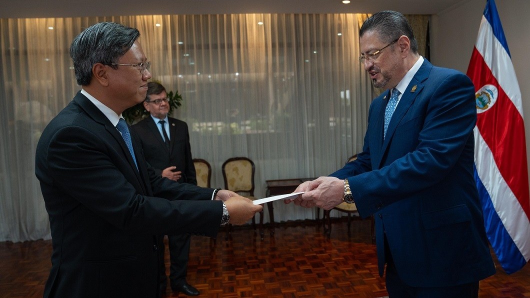 Đại sứ Việt Nam tại Cuba, kiêm nhiệm Costa Rica trình Quốc thư tới Tổng thống Rodrigo Chaves Robles