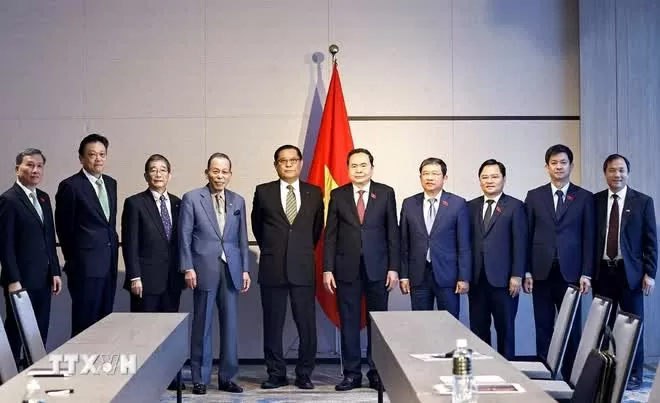 Chủ tịch Quốc hội Trần Thanh Mẫn với đại biểu. (Ảnh: Doãn Tấn/TTXVN) Chủ tịch Quốc hội Trần Thanh Mẫn với đại biểu. (Ảnh: Doãn Tấn/TTXVN)