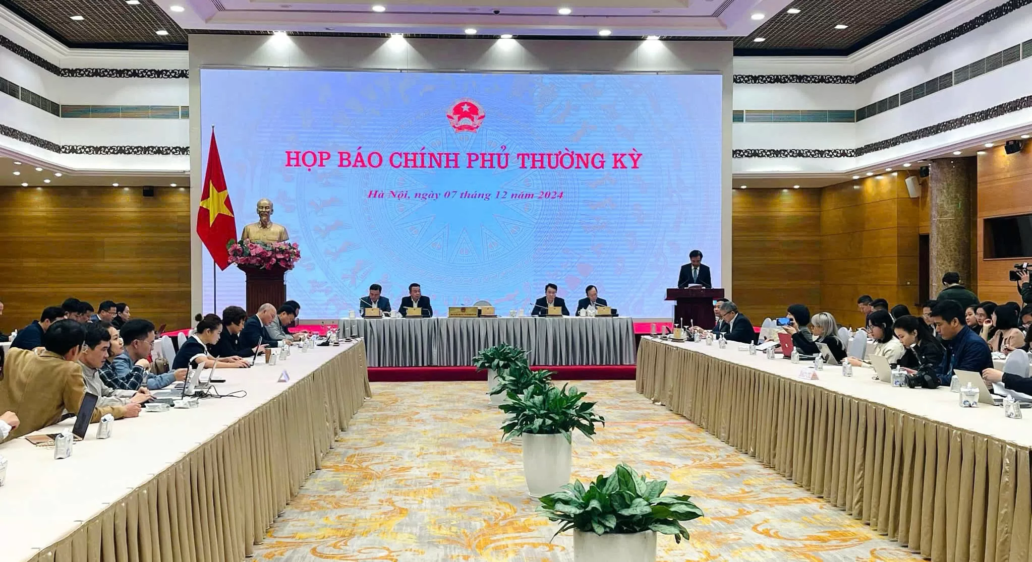 Họp báo Chính phủ thường kỳ tháng 11/2024:AA Họp báo Chính phủ thường kỳ tháng 11/2024: Phấn đấu GDP năm 2025 đạt 8%