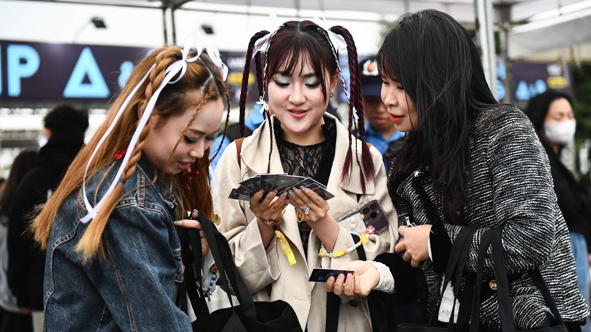 Dân văn phòng xin nghỉ làm sớm đi 'đu' Anh trai say hi