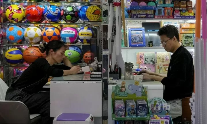 'Bom thuế quan' của ông Trump trực chờ phát nổ, Trung Quốc có cách gì để vượt qua vùng biển động? 'Bom thuế quan' của ông Trump chực chờ phát nổ, Trung Quốc có cách gì để vượt qua vùng biển động?