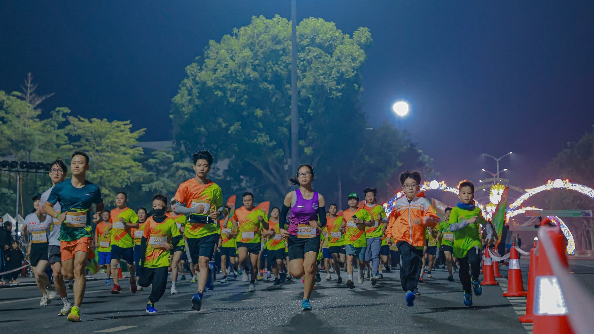 Gần 2.000 vận động viên tham dự giải chạy việt dã khám phá nét đẹp đầm Vạc Vĩnh Yên năm 2024