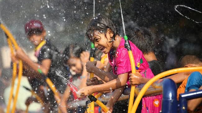 Lễ hội Thingyan ở Myanmar và Lễ hội Eid ở Nigeria là di sản văn hóa phi vật thể của UNESCO