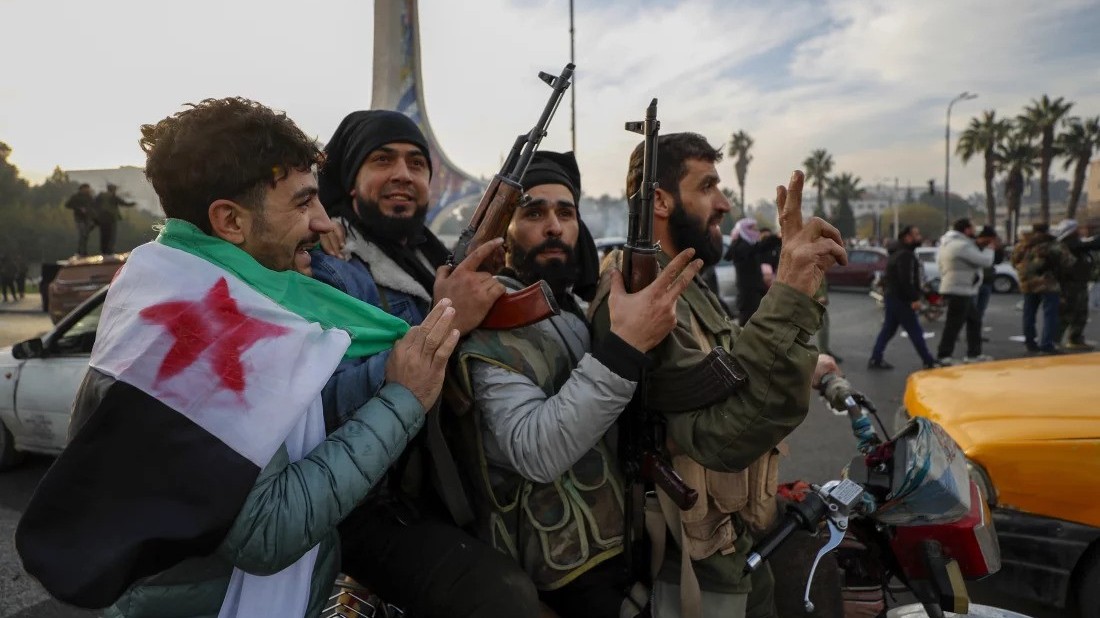 Tình hình Syria: Lực lượng nổi dậy đặt lệnh giới nghiêm, Nga xác nhận Tổng thống Assad từ chức