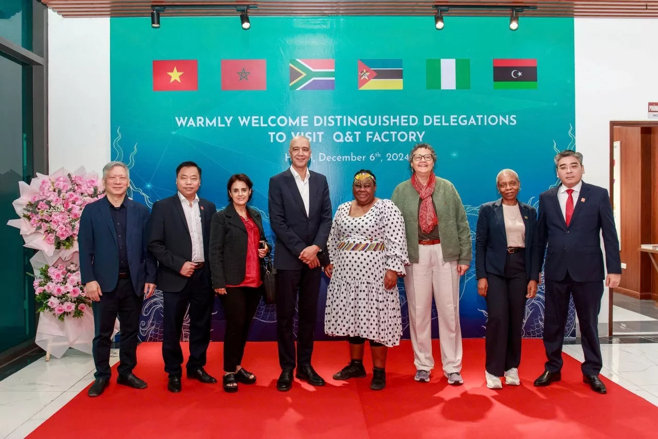 Đoàn đại sứ châu Phi thăm Đền thờ Chủ tịch Hồ Chí Minh và khu Công nghệ cao Hoà Lạc Đoàn đại sứ châu Phi thăm Đền thờ Chủ tịch Hồ Chí Minh và khu Công nghệ cao Hoà Lạc