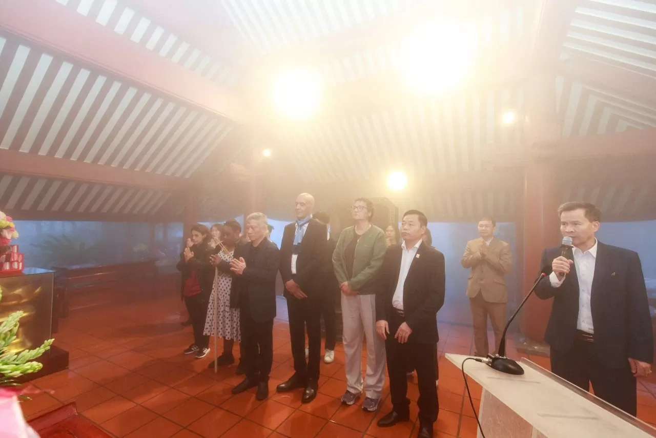 Đoàn đại sứ châu Phi thăm Đền thờ Chủ tịch Hồ Chí Minh và khu Công nghệ cao Hoà Lạc Đoàn đại sứ châu Phi thăm Đền thờ Chủ tịch Hồ Chí Minh và khu Công nghệ cao Hoà Lạc