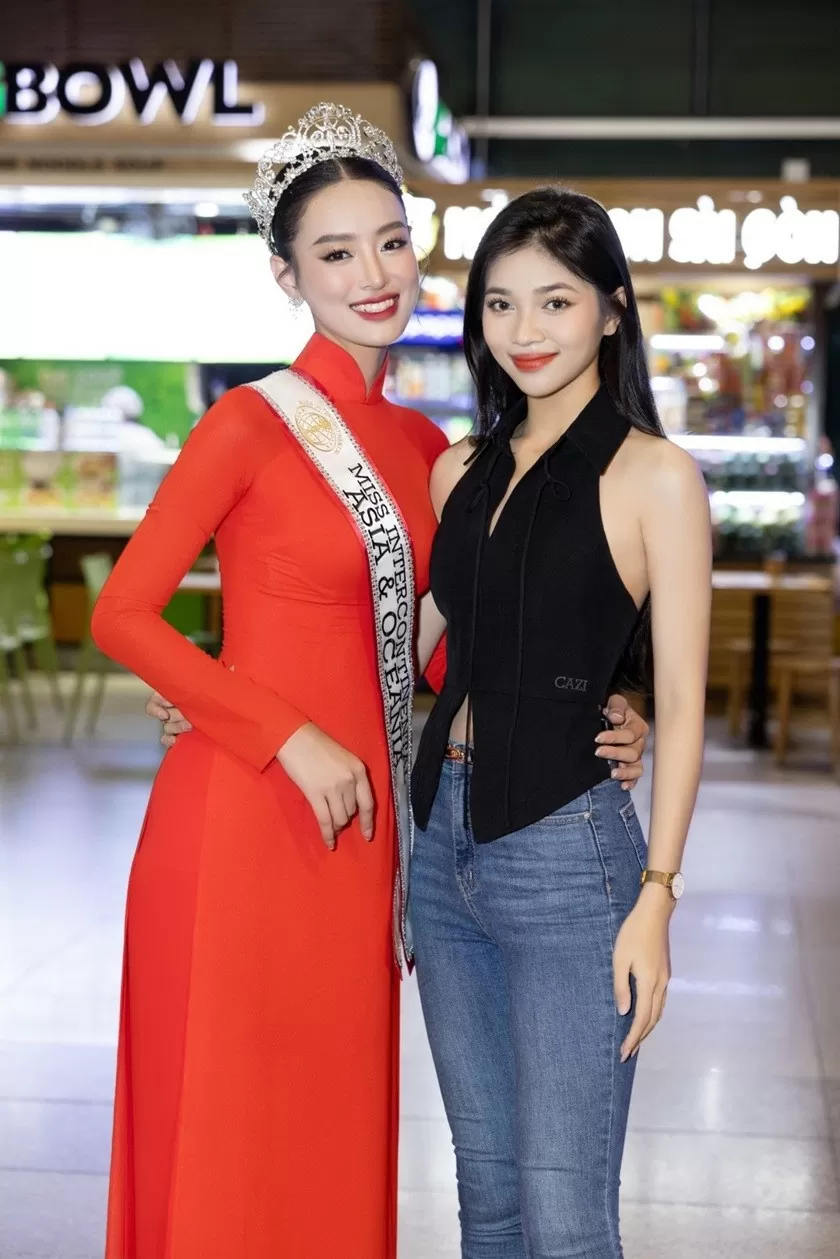 Á hậu 3 Liên lục địa Bùi Khánh Linh trở về Á hậu 3 Liên lục địa Bùi Khánh Linh trở về