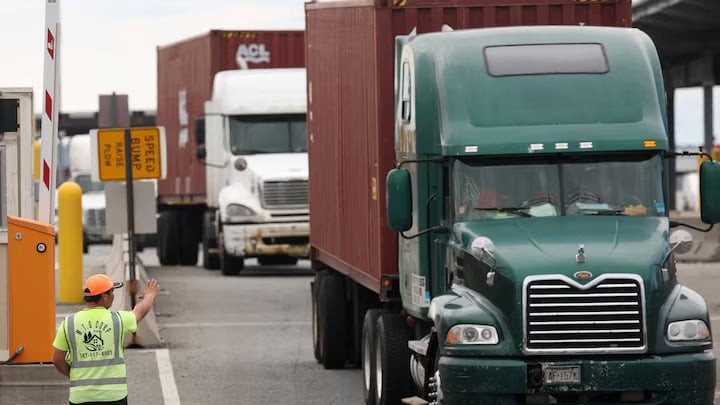 Mỹ tăng tốc nhập hàng trước nỗi lo thuế quan và các cuộc đình công