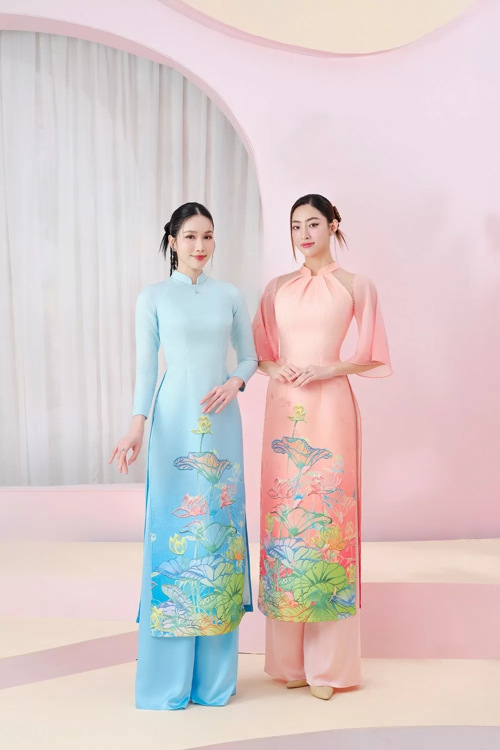 Lương Thùy Linh, Phương Anh 'phá cách' với áo dài Tết thêu đính độc đáo Lương Thùy Linh, Phương Anh 'phá cách' với áo dài Tết thêu đính độc đáo