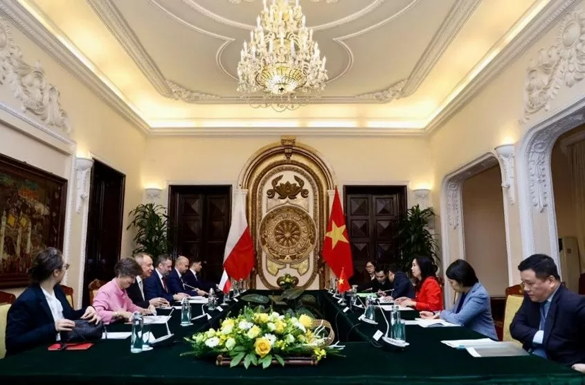 Thứ trưởng Ngoại giao Ba Lan: Việt Nam đang đi đúng 'đường ray' phát triển, có công thức thiết yếu để thành công Thứ trưởng Ngoại giao Ba Lan: Việt Nam đang đi đúng 'đường ray' phát triển, có công thức thiết yếu để thành công