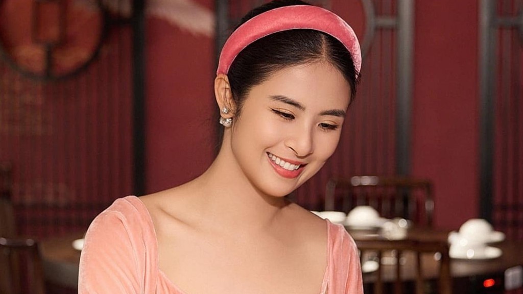 Hoa hậu Ngọc Hân thăng hạng về nhan sắc, ca sĩ Chi Pu xinh đẹp dự sự kiện