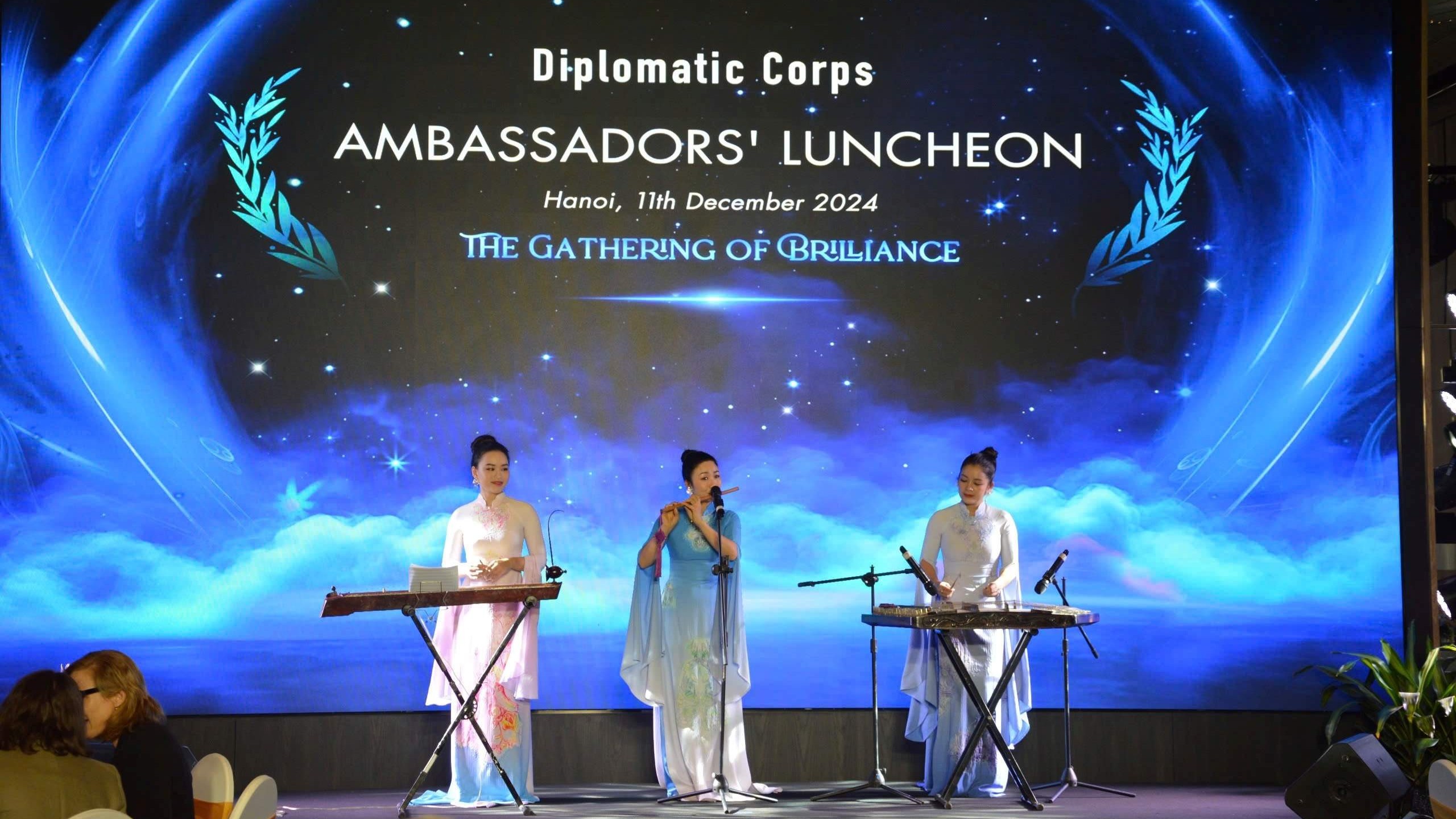 Khi áo dài và âm nhạc truyền thống trở thành ‘sứ giả’ gắn kết các quốc gia