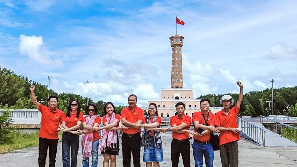 Xây dựng, phát triển con người Cà Mau giàu bản sắc, hội nhập bền vững