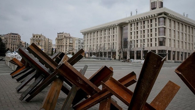 Báo Anh: Kinh tế Ukraine không còn tiền, riêng châu Âu không đủ khả năng để vực Kiev dậy