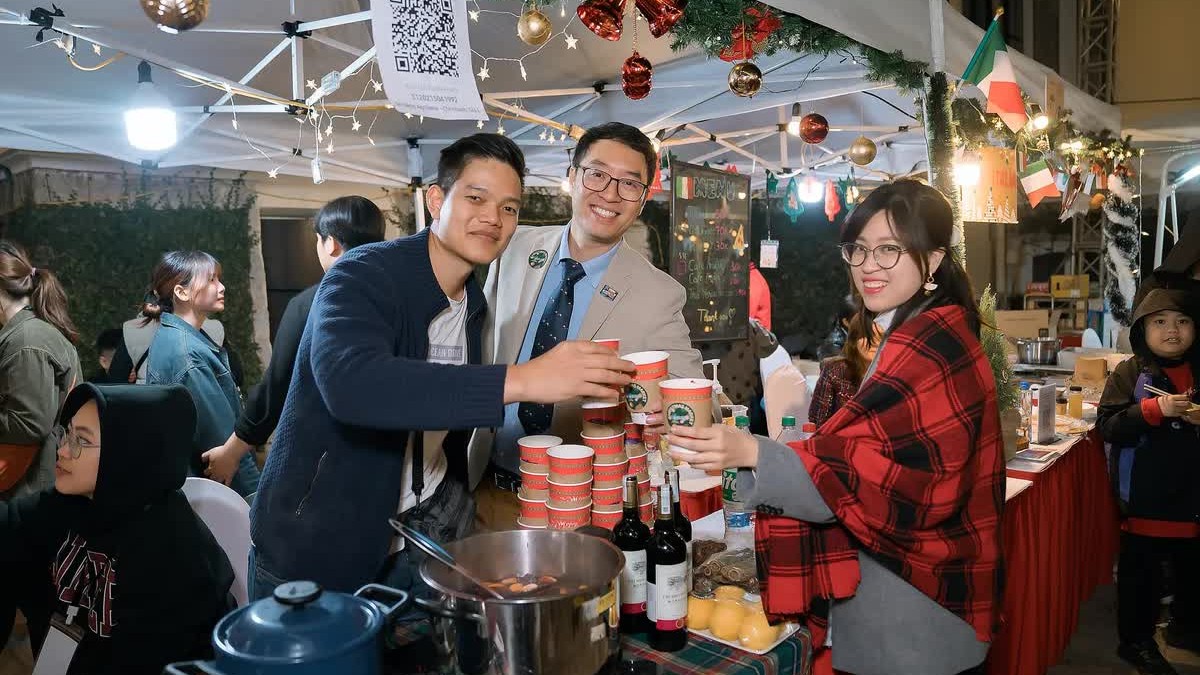 Khám phá không gian Giáng sinh đậm chất châu Âu tại Hội chợ cựu du học sinh EU 2024