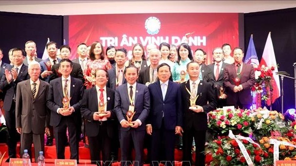 Hành trình 25 năm hội nhập và phát triển của cộng đồng người Việt tại Ba Lan
