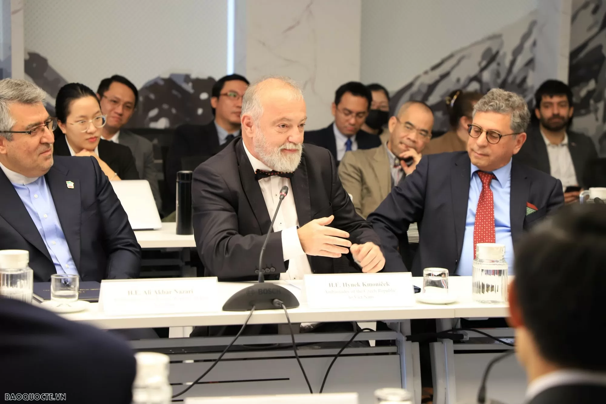 Xu thế ngoại giao hiện đại trước những biến chuyển của thế giới Xu thế ngoại giao hiện đại trước những biến chuyển của thế giới