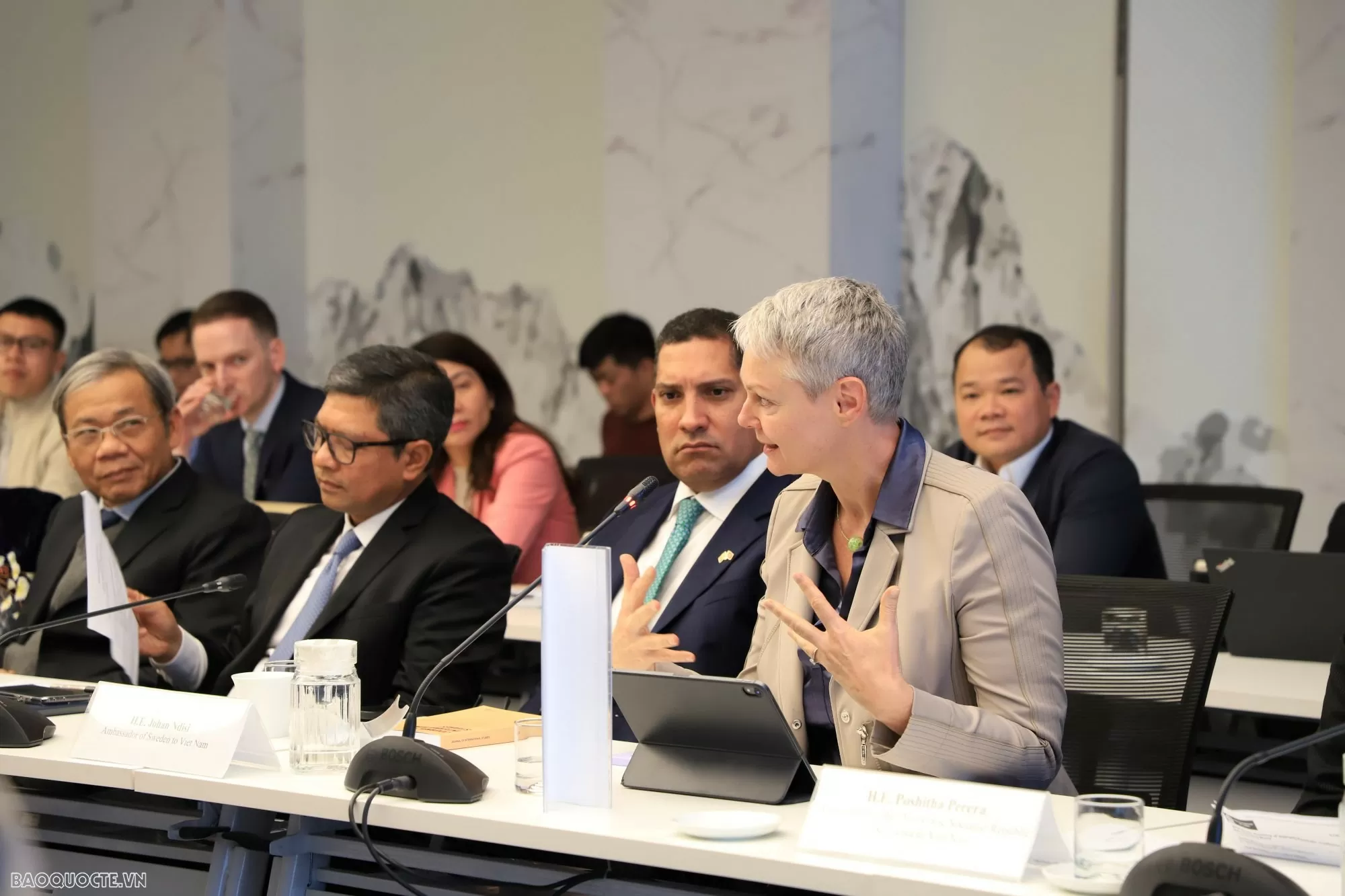 Xu thế ngoại giao hiện đại trước những biến chuyển của thế giới Xu thế ngoại giao hiện đại trước những biến chuyển của thế giới