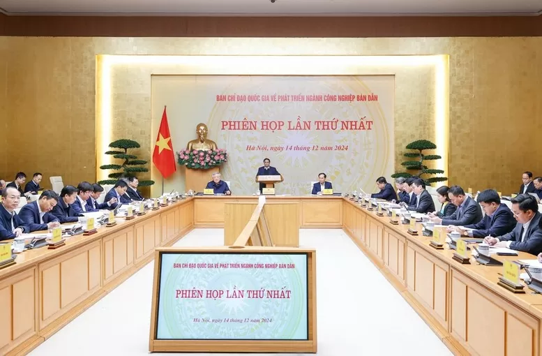 Thủ tướng chủ trì phiên họp Ban Chỉ đạo quốc gia về phát triển ngành công nghiệp bán dẫn. (Nguồn: VGP) Thủ tướng chủ trì phiên họp Ban Chỉ đạo quốc gia về phát triển ngành công nghiệp bán dẫn. (Nguồn: VGP)