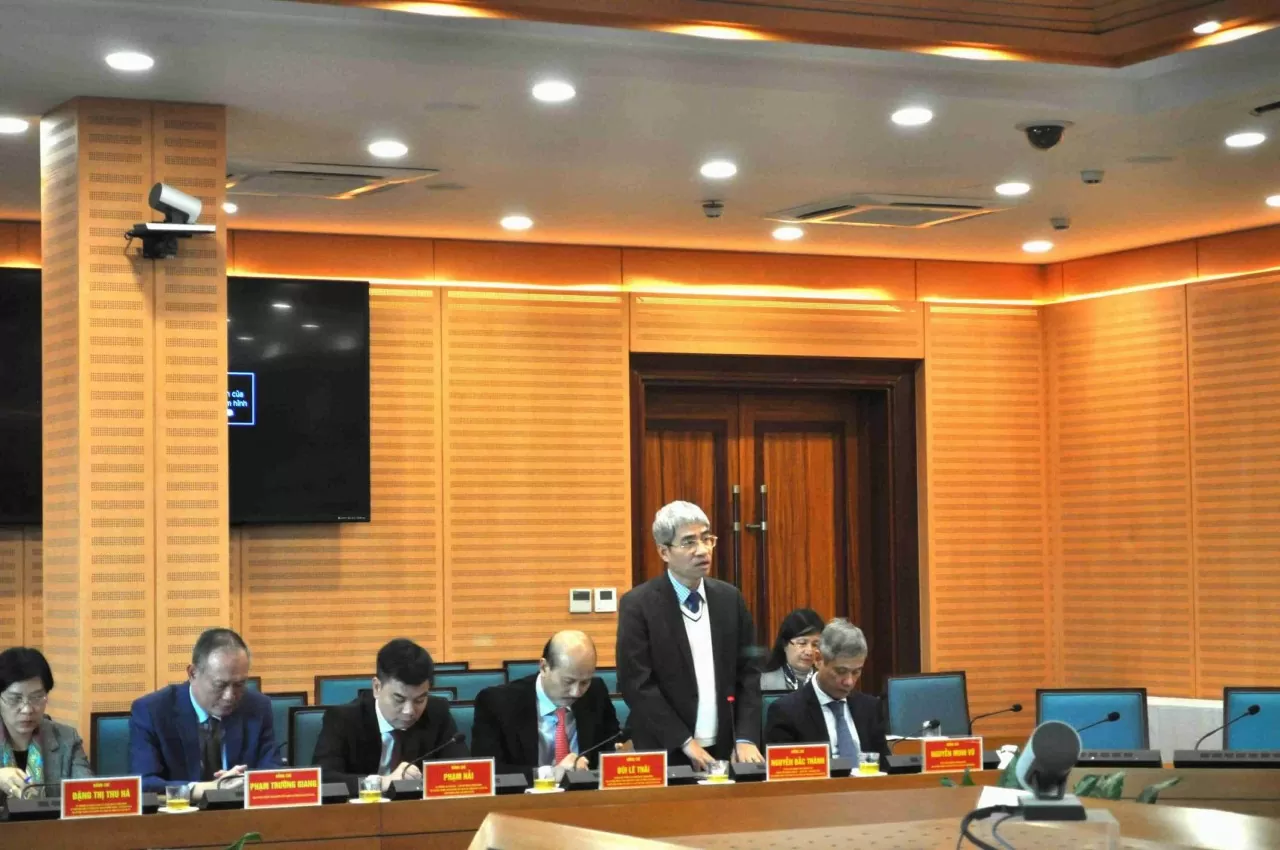 Đại sứ Việt Nam tại Cộng hòa Liên bang Đức Nguyễn Đắc Thành thảo luận các ý kiến đề xuất từ UBND Tp. Hà Nội. (Ảnh: Hải Phương) Đại sứ Việt Nam tại Cộng hòa Liên bang Đức Nguyễn Đắc Thành thảo luận các ý kiến đề xuất từ UBND Tp. Hà Nội. (Ảnh: Hải Phương)