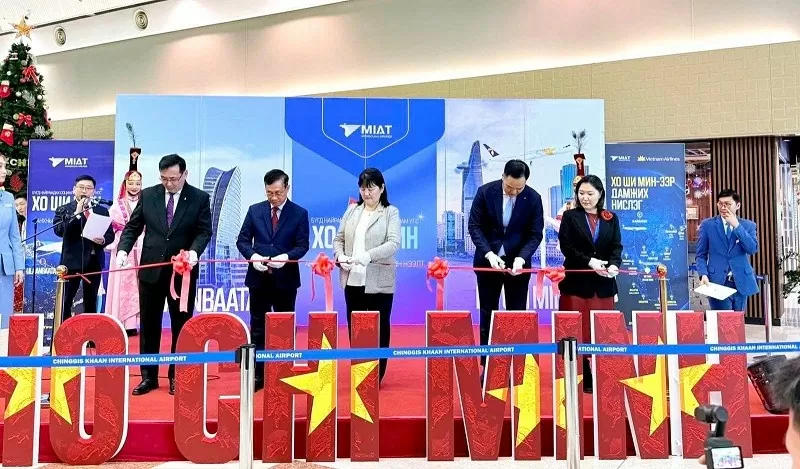 Khai trương chuyến bay thương mại đầu tiên giữa Ulaanbaatar và Thành phố Hồ Chí Minh Khai trương chuyến bay thương mại đầu tiên giữa Ulaanbaatar và Thành phố Hồ Chí Minh
