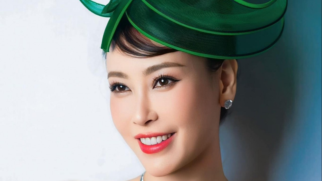 Nhan sắc mặn mà của Hoa hậu Hà Kiều Anh