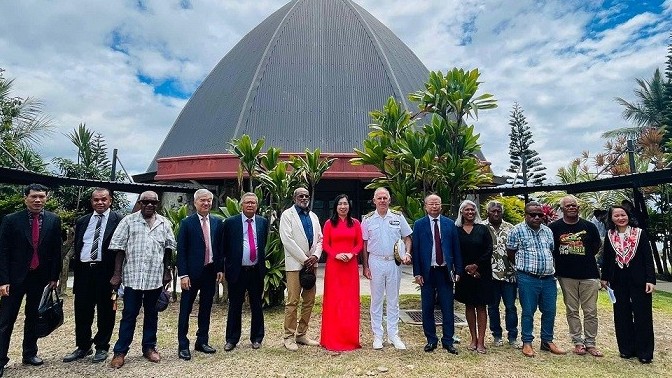 Thứ trưởng Ngoại giao Lê Thị Thu Hằng thăm và làm việc tại New Caledonia