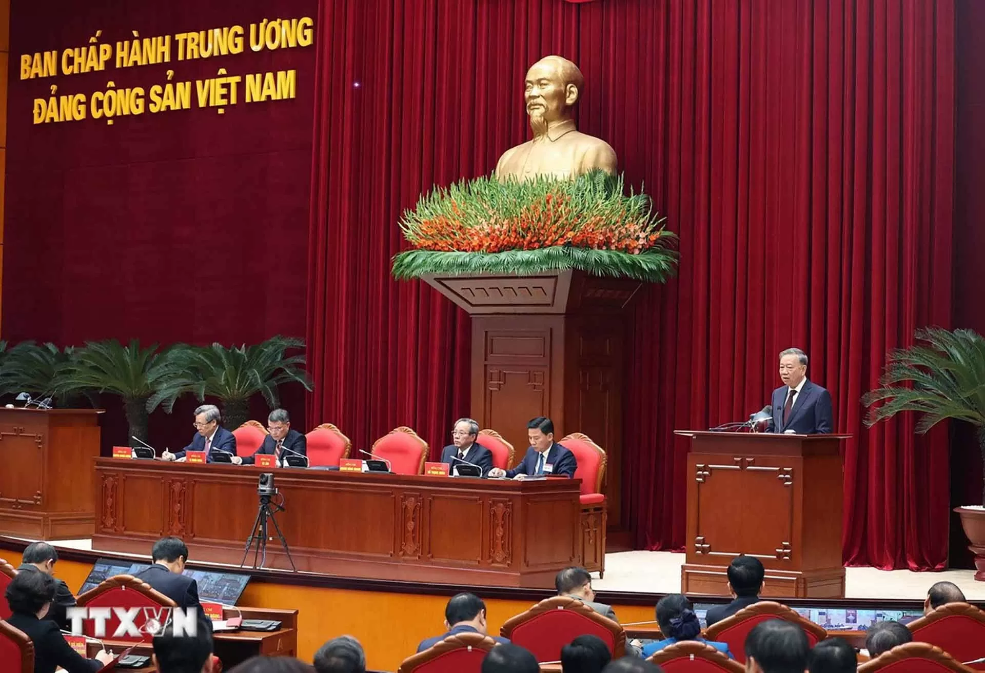 Tổng Bí thư Tô Lâm: Khẩn trương tham mưu việc tinh gọn bộ máy, góp phần tăng tốc, bứt phá vượt các mục tiêu Đại hội XIII của Đảng Tổng Bí thư Tô Lâm: Khẩn trương tham mưu việc tinh gọn bộ máy, góp phần tăng tốc, bứt phá vượt các mục tiêu Đại hội XIII của Đảng