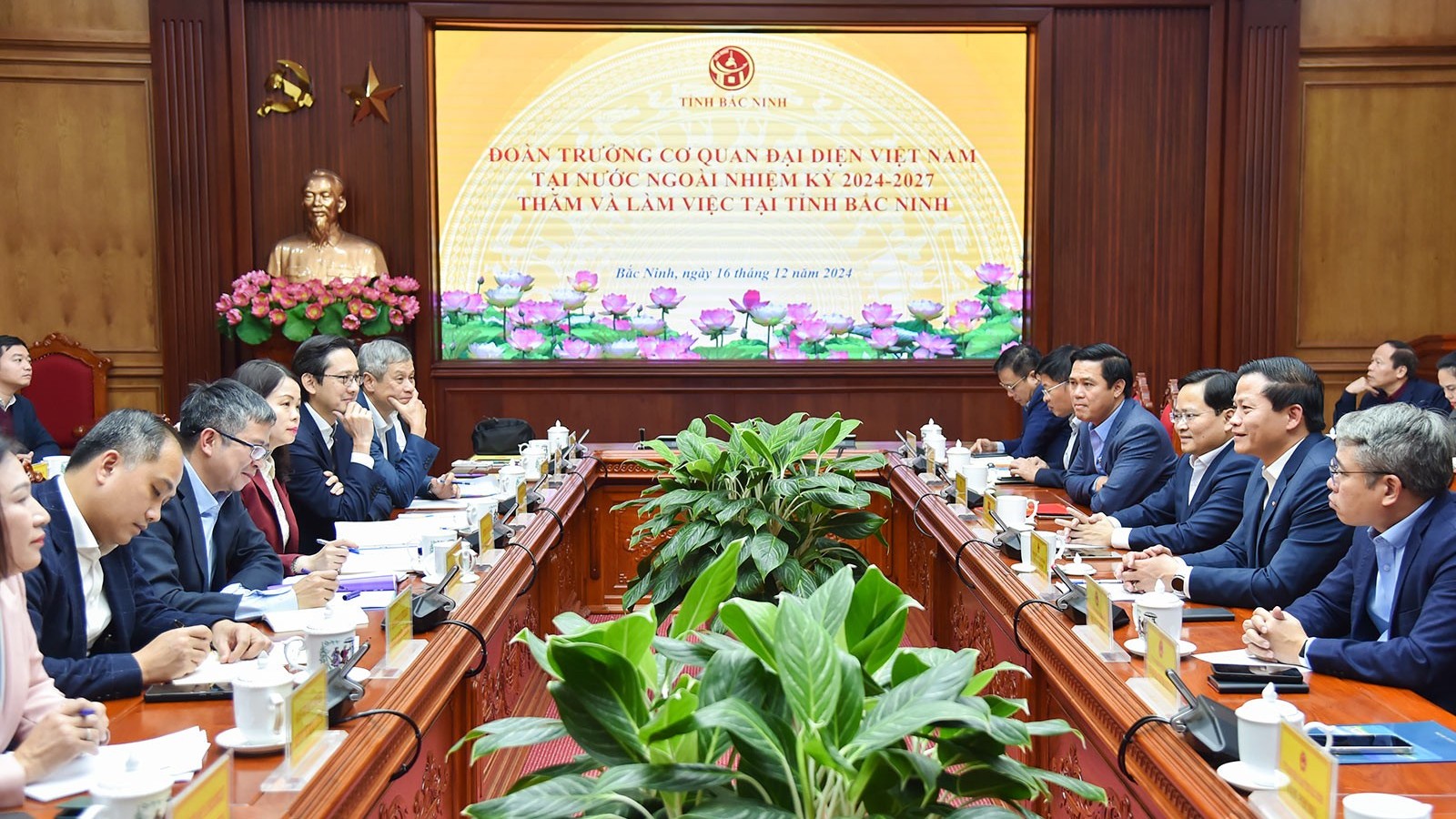 Bắc Ninh mong muốn các Trưởng cơ quan đại diện Việt Nam ở nước ngoài thu hút đầu tư trong lĩnh vực công nghệ cao