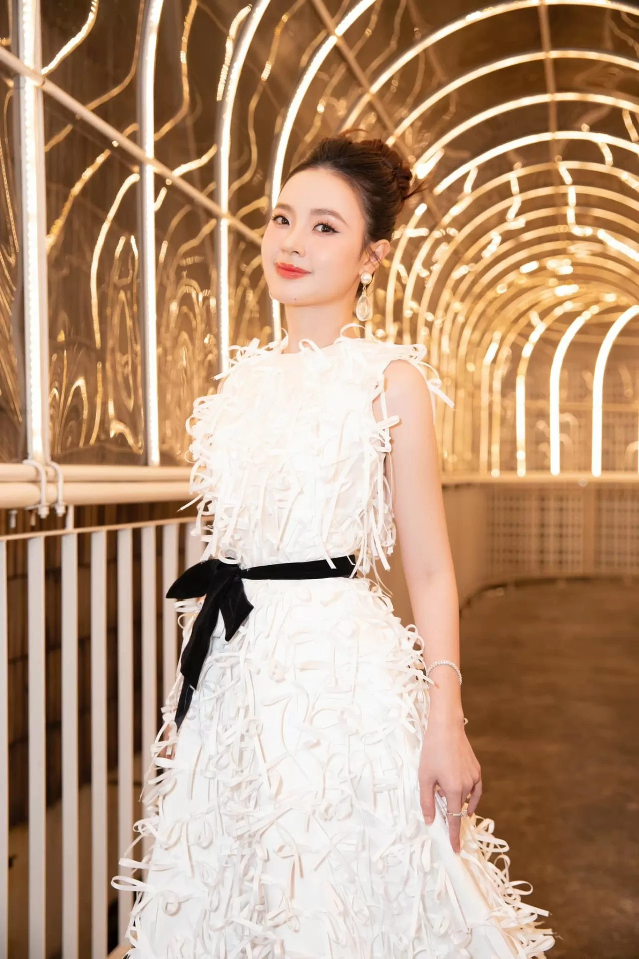 Midu hóa nàng thơ trong bộ ảnh mới Midu hóa nàng thơ trong bộ ảnh mới