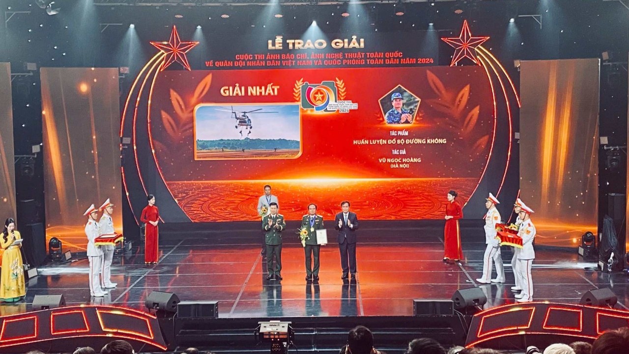Lễ trao giải cuộc thi ảnh báo chí, ảnh nghệ thuật toàn quốc về Quân đội nhân dân Việt Nam