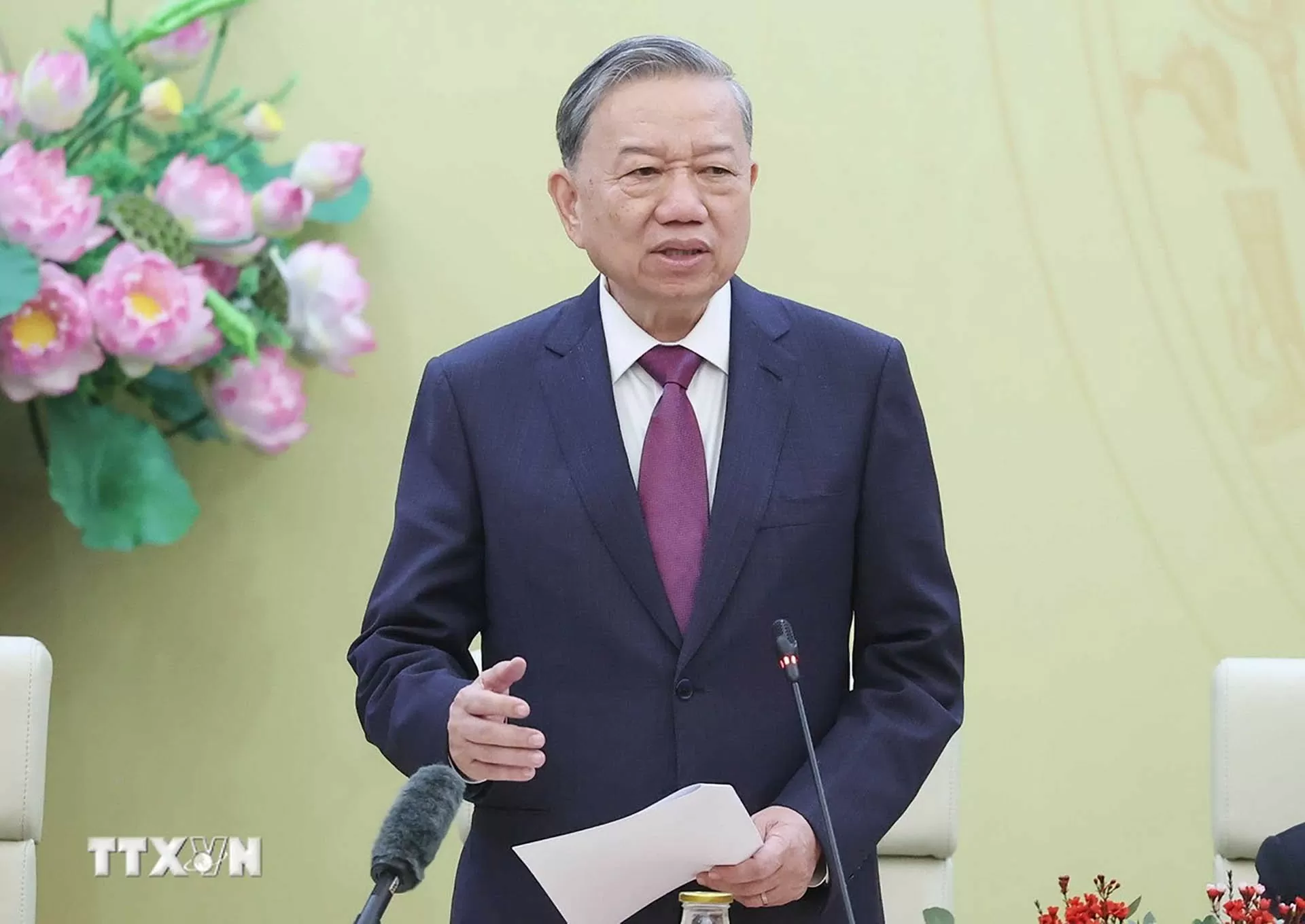 Bảo đảm an ninh, trật tự phải góp phần mở rộng không gian phát triển, thúc đẩy mạnh mẽ các hoạt động đầu tư, sản xuất kinh doanh Bảo đảm an ninh, trật tự phải góp phần mở rộng không gian phát triển, thúc đẩy mạnh mẽ các hoạt động đầu tư, sản xuất kinh doanh