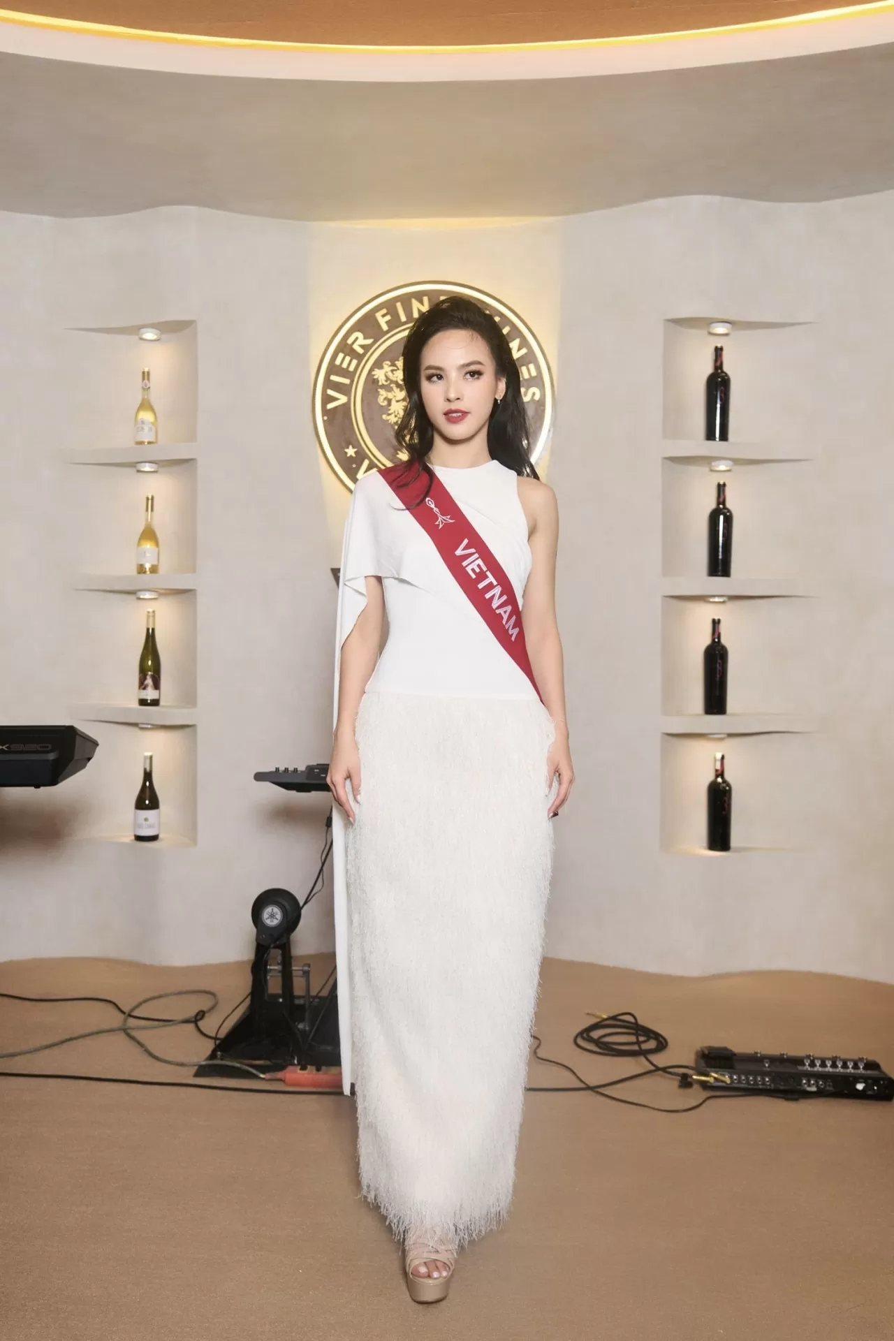 Quỳnh Nga chỉ ngủ 1 tiếng trước khi thi Miss Charm, hé lộ tình hình sau 4 ngày nhập cuộc Quỳnh Nga chỉ ngủ 1 tiếng trước khi thi Miss Charm, hé lộ tình hình sau 4 ngày nhập cuộc