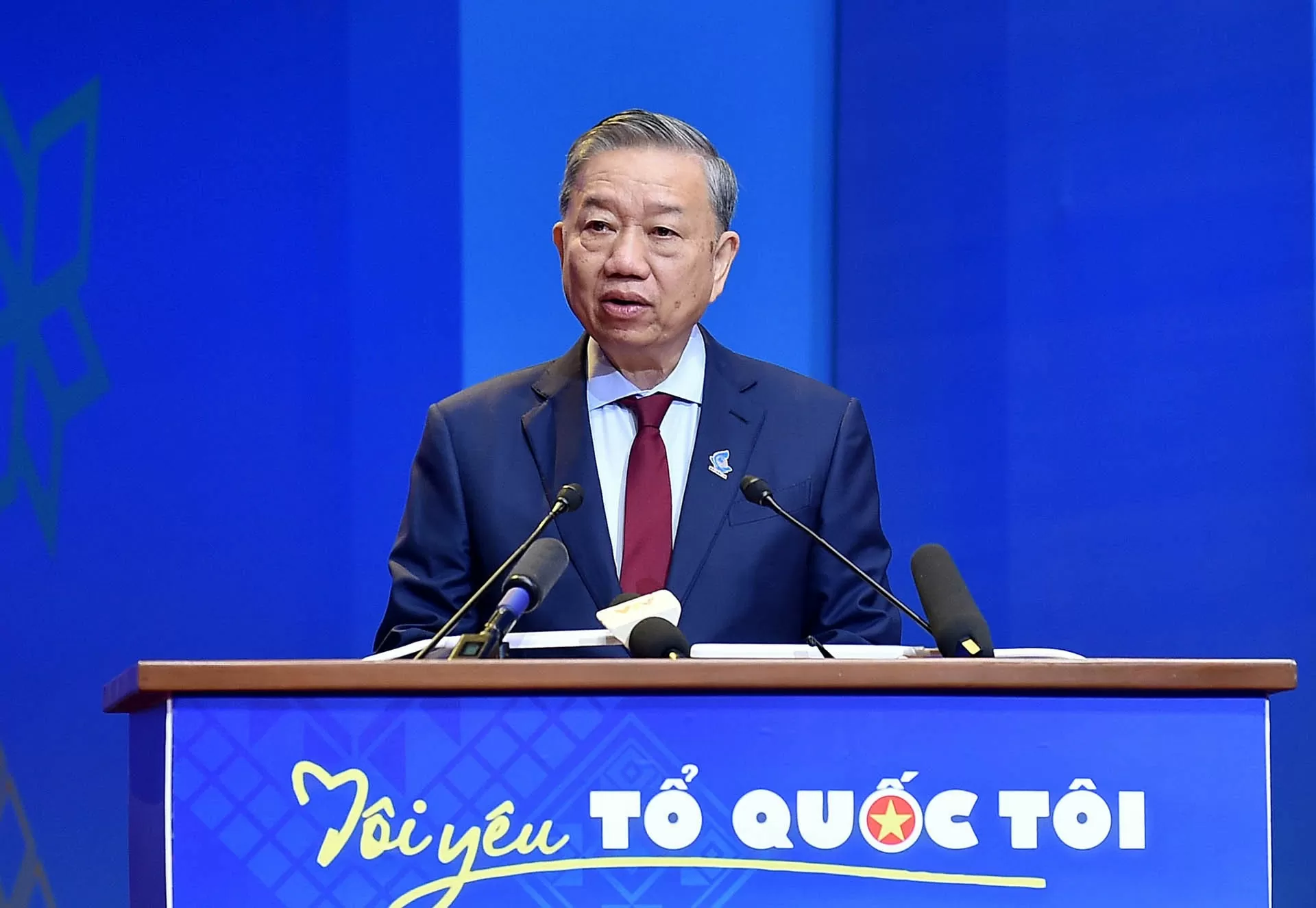 Đảng, Nhà nước luôn đặt thanh niên ở vị trí trung tâm trong nhiều vấn đề lớn của đất nước Đảng, Nhà nước luôn đặt thanh niên ở vị trí trung tâm trong nhiều vấn đề lớn của đất nước