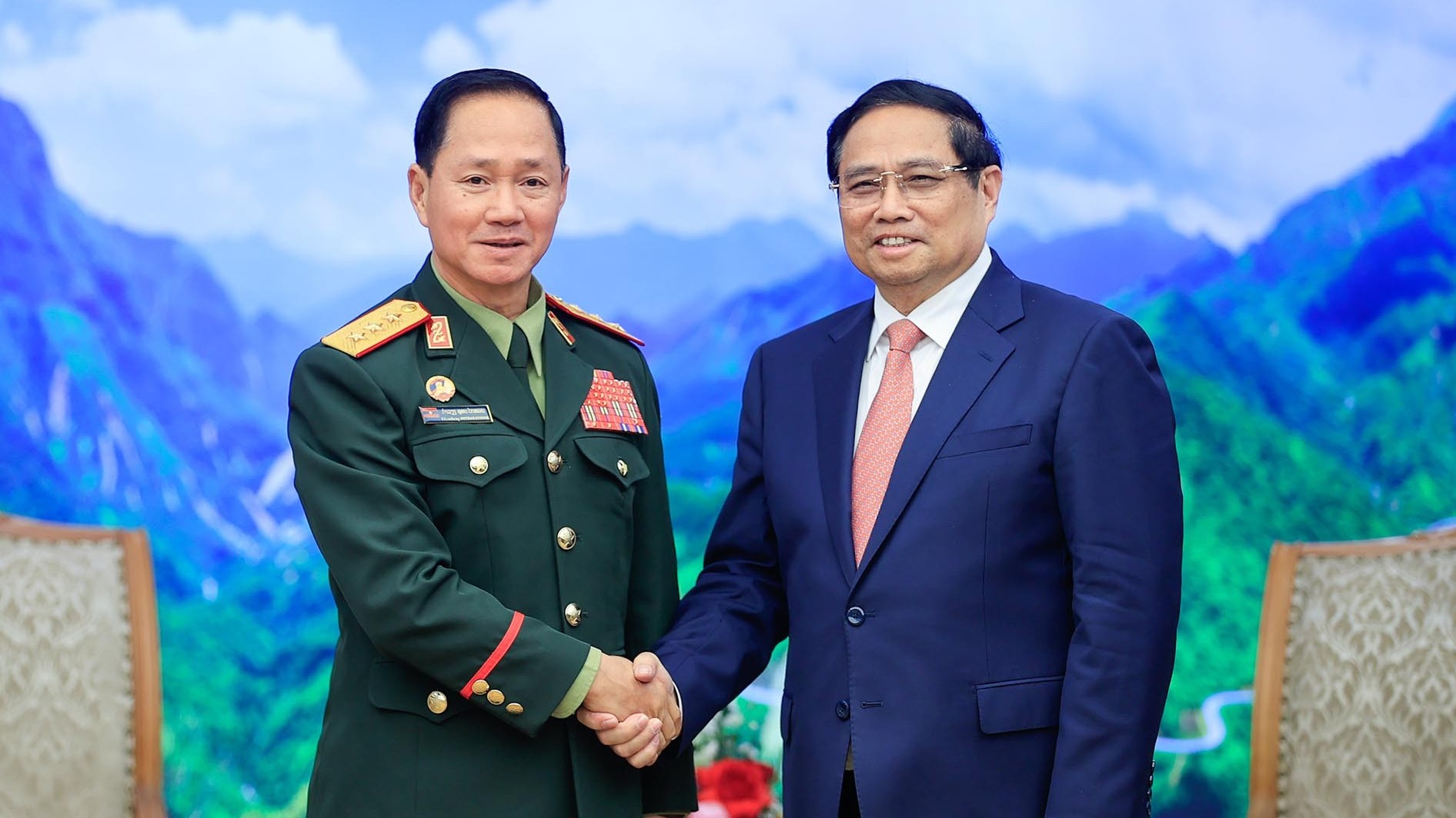 Thủ tướng Phạm Minh Chính tiếp Thượng tướng Khamliang Outhakaysone, Bộ trưởng Quốc phòng Lào