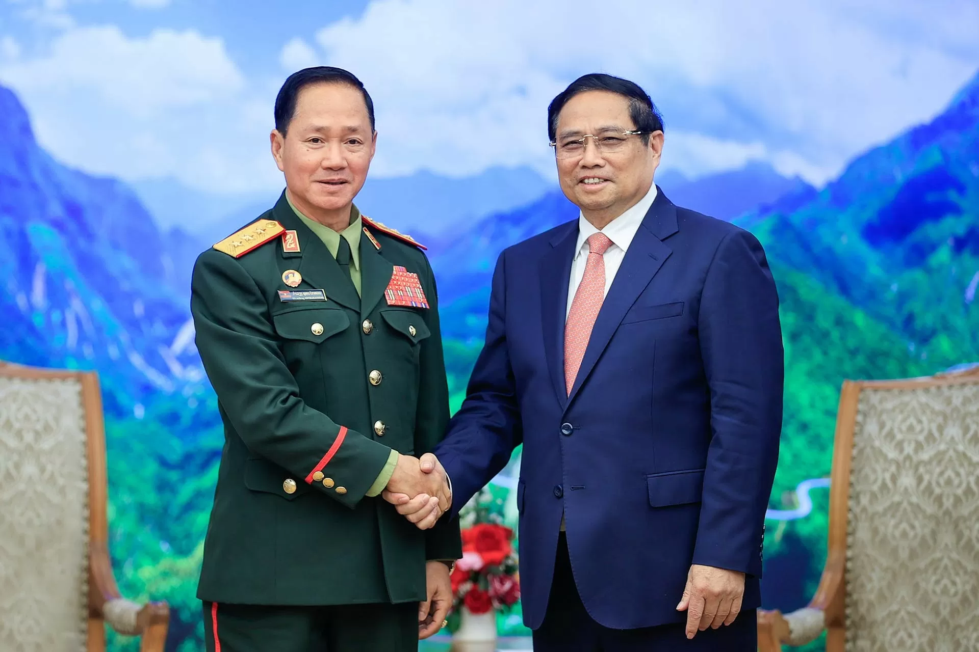 Thủ tướng Phạm Minh Chính tiếp Thượng tướng Khamliang Outhakaysone, Bộ trưởng Quốc phòng Lào Thủ tướng Phạm Minh Chính tiếp Thượng tướng Khamliang Outhakaysone, Bộ trưởng Quốc phòng Lào