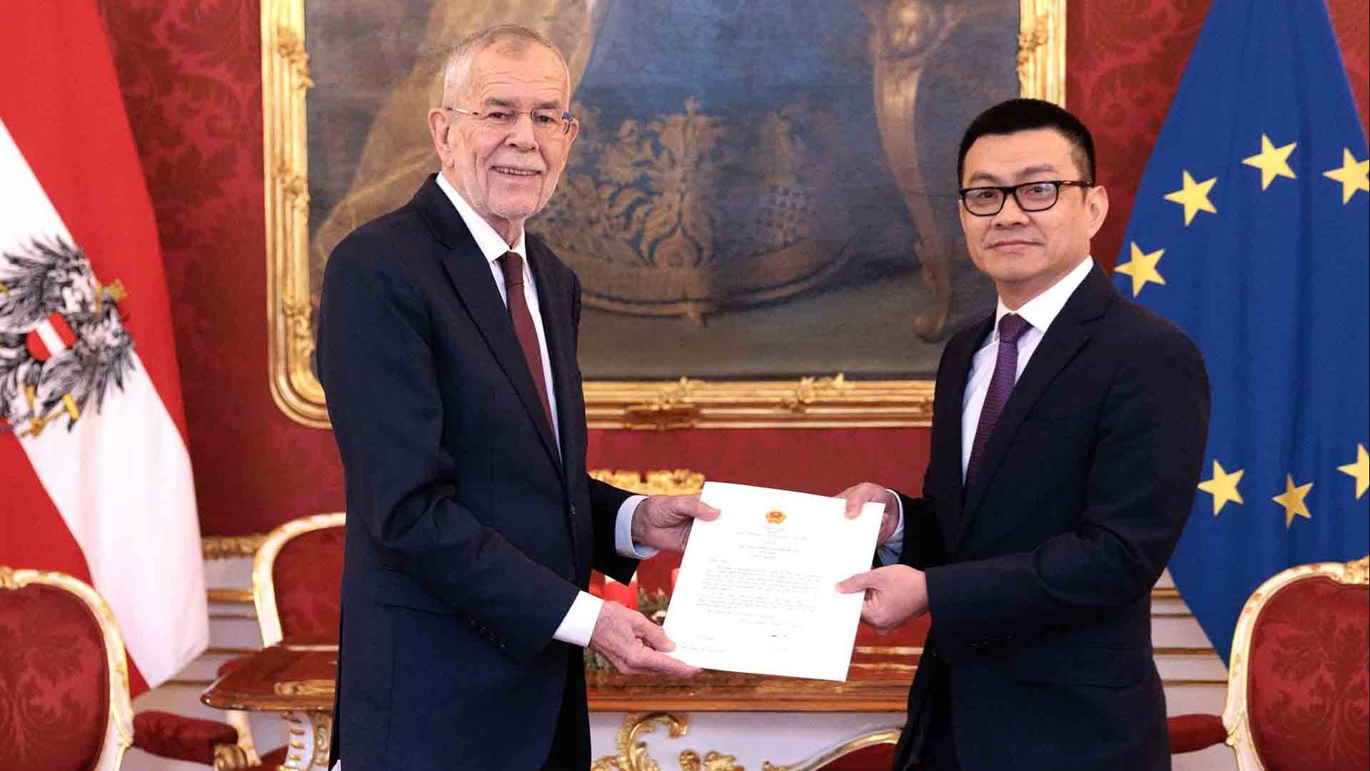 Đại sứ Vũ Lê Thái Hoàng trình Thư ủy nhiệm lên Tổng thống Áo