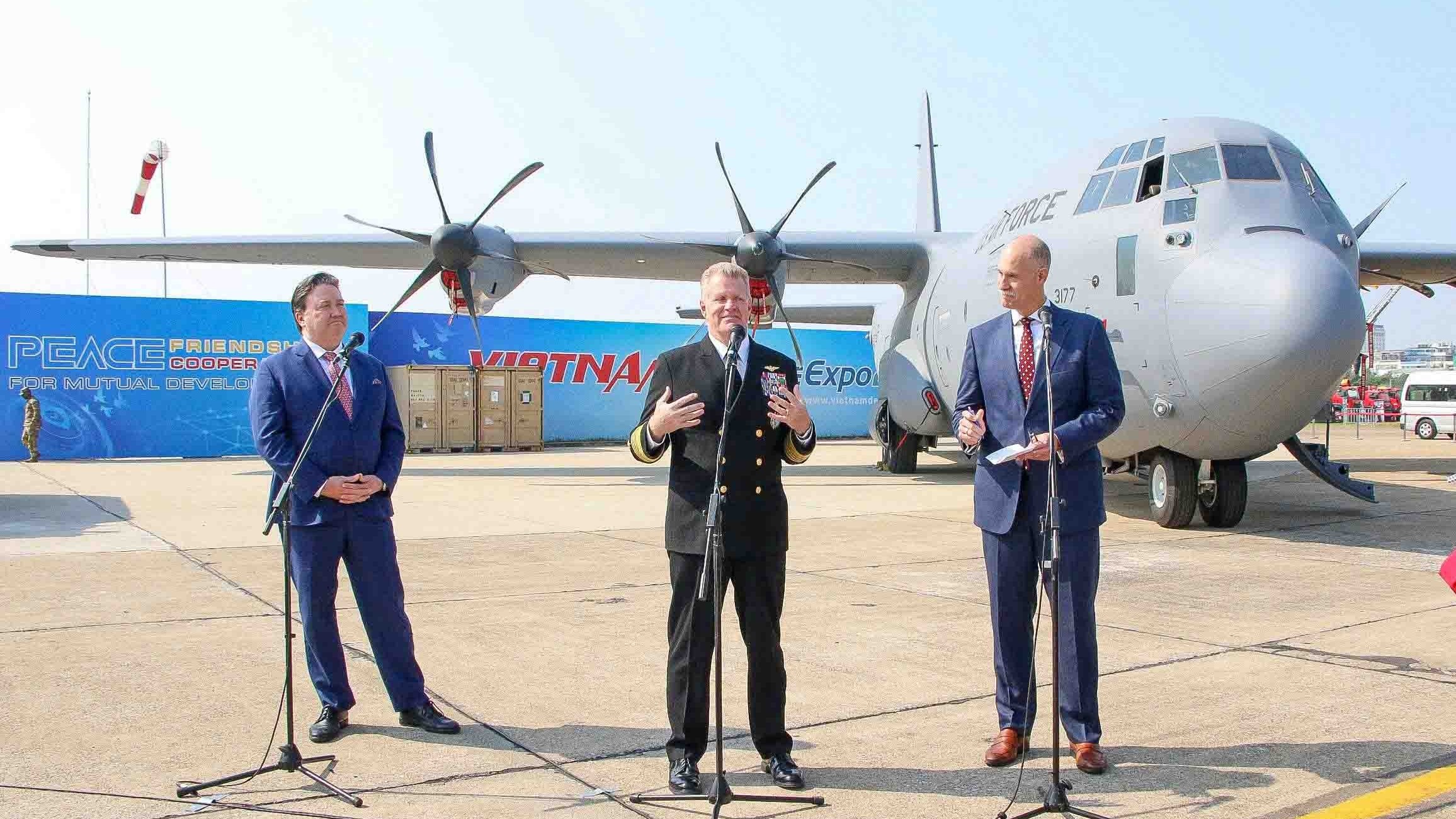 Quan chức Hoa Kỳ: Triển lãm Quốc phòng quốc tế Việt Nam tuyệt vời, thể hiện rõ sức mạnh Quân đội Việt Nam