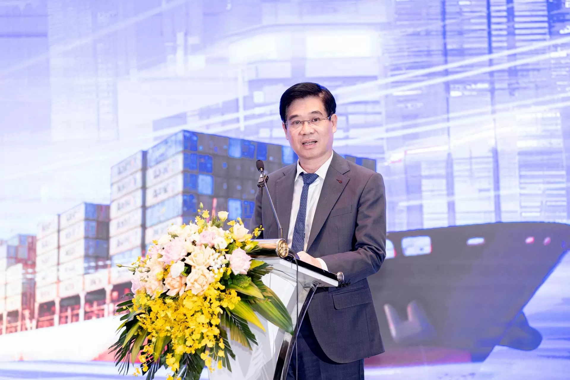 Tiến sĩ Nguyễn Mạnh Hùng, Phó Hiệu trưởng trường Đại học Công nghệ Giao thông Vận tải phát biểu tại sự kiện. Tiến sĩ Nguyễn Mạnh Hùng, Phó Hiệu trưởng trường Đại học Công nghệ Giao thông Vận tải phát biểu tại sự kiện.