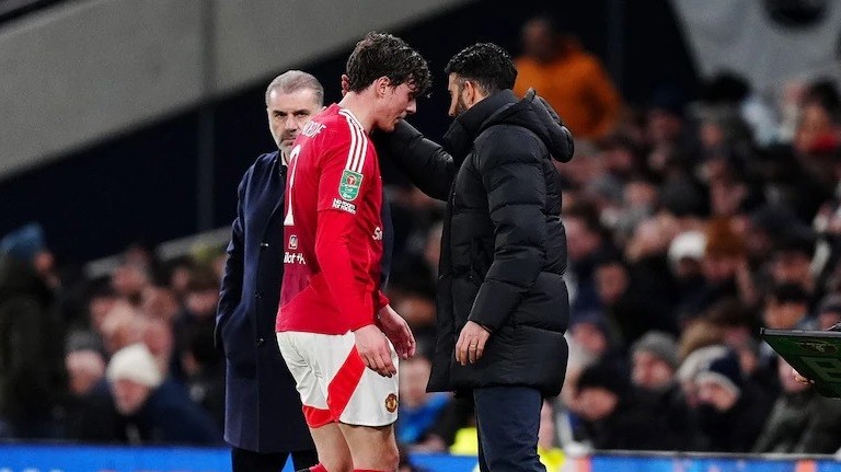 Dấu hiệu đáng lo ngại về trung vệ MU Victor Lindelof
