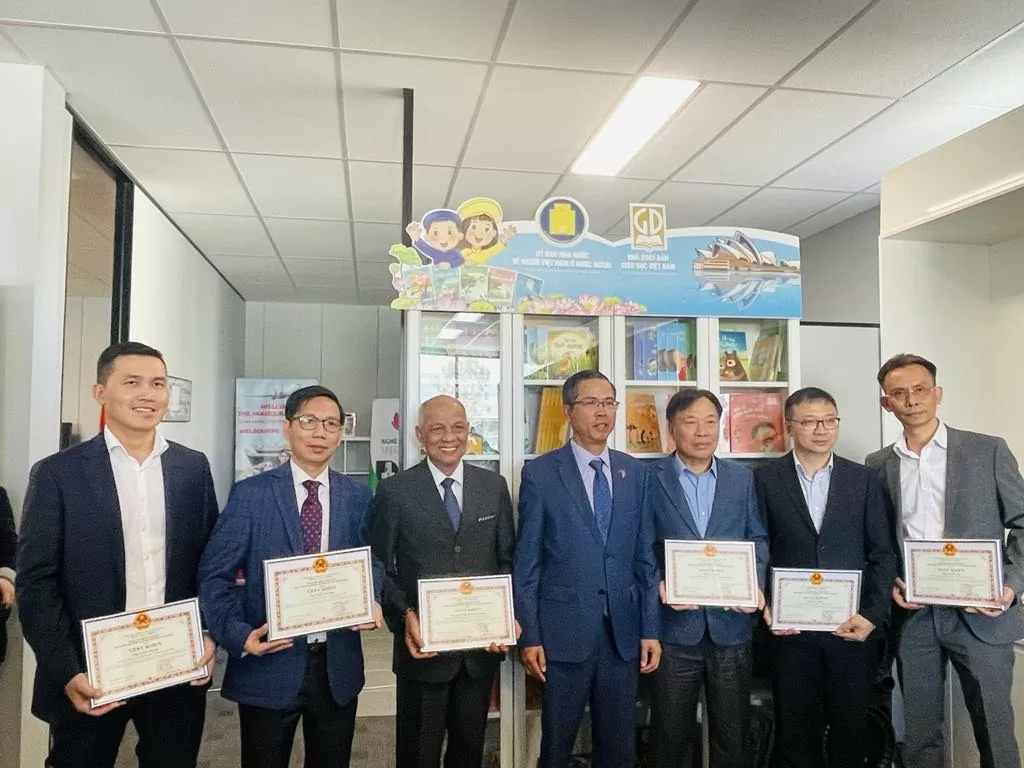 Thứ trưởng Lê Thị Thu Hằng đến thăm cộng đồng người Việt tại Melbourne Thứ trưởng Lê Thị Thu Hằng đến thăm cộng đồng người Việt tại Melbourne