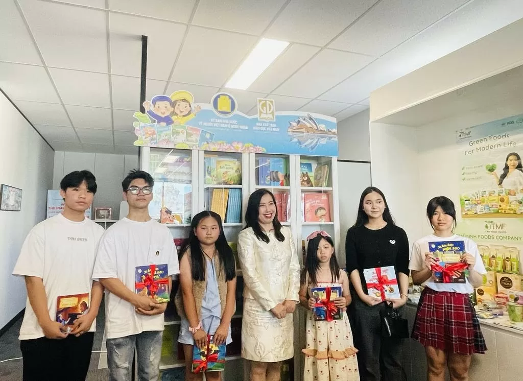 Thứ trưởng Lê Thị Thu Hằng đến thăm cộng đồng người Việt tại Melbourne Thứ trưởng Lê Thị Thu Hằng đến thăm cộng đồng người Việt tại Melbourne