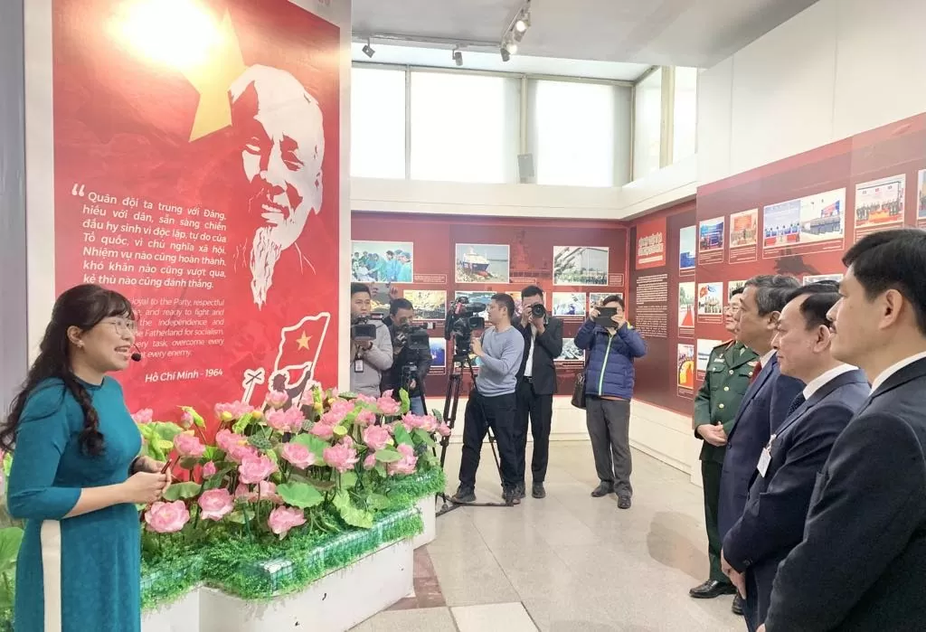 Khai mạc Triển lãm ‘Xứng danh bộ đội Cụ Hồ’ Khai mạc Triển lãm ‘Xứng danh bộ đội Cụ Hồ’