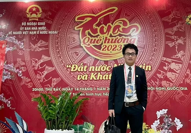 Mái nhà luôn ấm tình quê hương