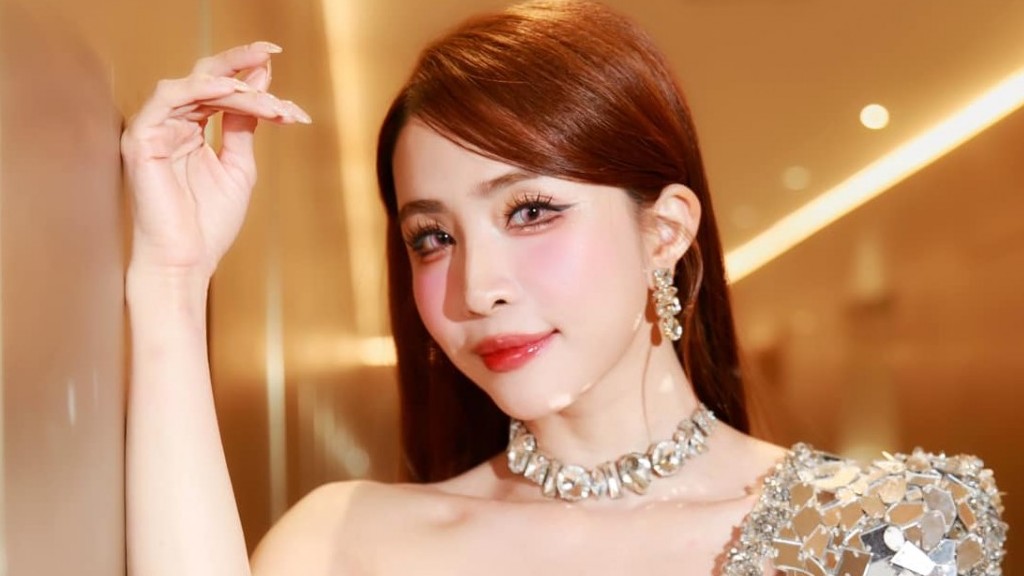 Diễn viên Quỳnh Nga mặc gợi cảm