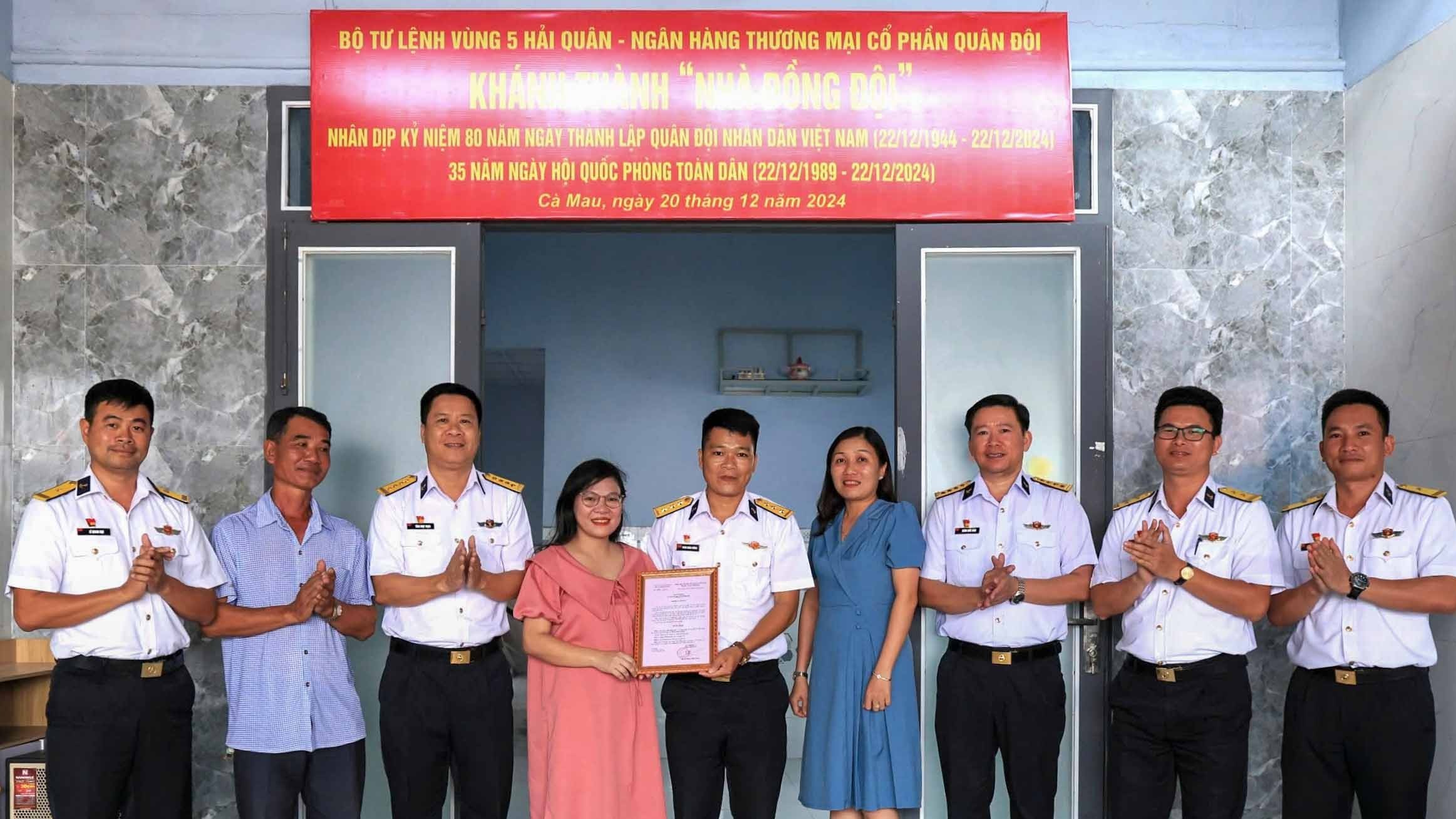 Bộ Tư lệnh Vùng 5 Hải quân bàn giao ‘Nhà đồng đội’ tại Cà Mau