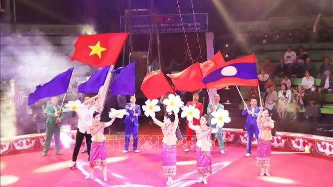 Chương trình nghệ thuật chào mừng 80 năm Ngày thành lập Quân đội nhân dân Việt Nam tại Lào