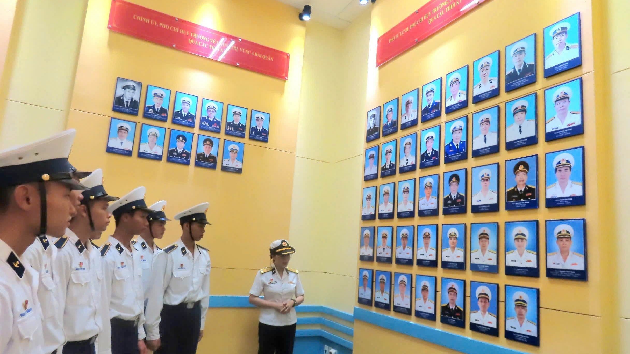 Vùng 4 Hải quân giáo dục truyền thống cho sĩ quan tương lai